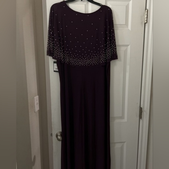 Full Length Sleeveless Gown - Picture 3 of 7